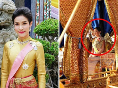 Quốc vương và Hoàng hậu Thái Lan dự lễ rước thuyền, sự kiện được cho là gián tiếp khiến Hoàng quý phi bị phế truất