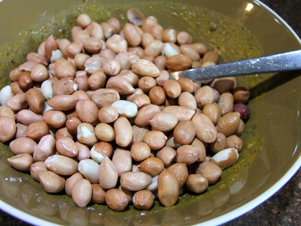 Dùng lò vi sóng làm đậu phộng cay ăn vặt ngày lạnh ngon số 1-3