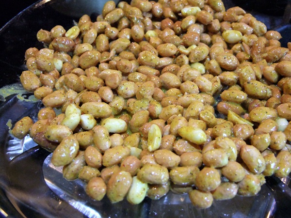 Dùng lò vi sóng làm đậu phộng cay ăn vặt ngày lạnh ngon số 1-4