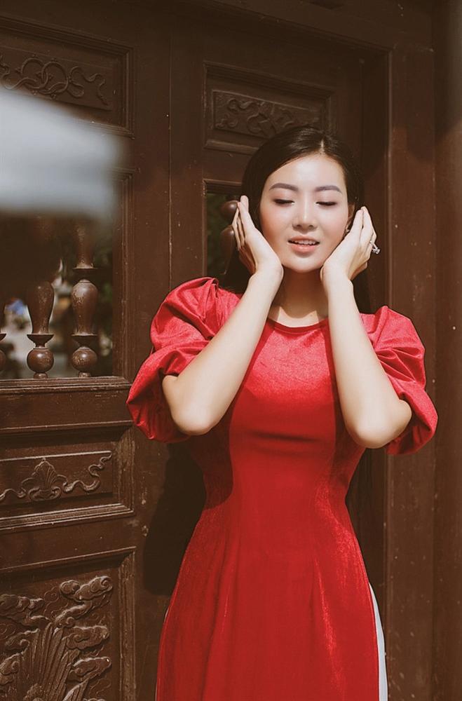 Diễn viên Thanh Hương duyên dáng, xinh đẹp trong tà áo dài-2
