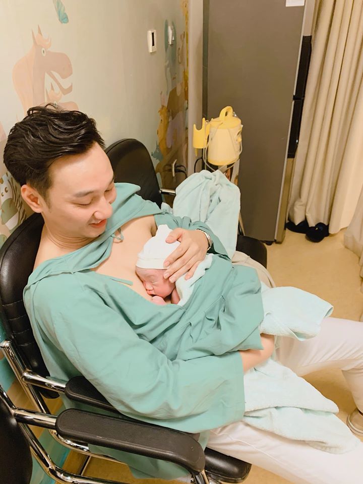 MC Thành Trung đón con sinh đôi đúng ngày U22 Việt Nam vô địch Sea Games-2