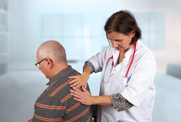 Đừng coi thường khi đau lưng, bởi có thể là dấu hiệu của ung thư phổi-1