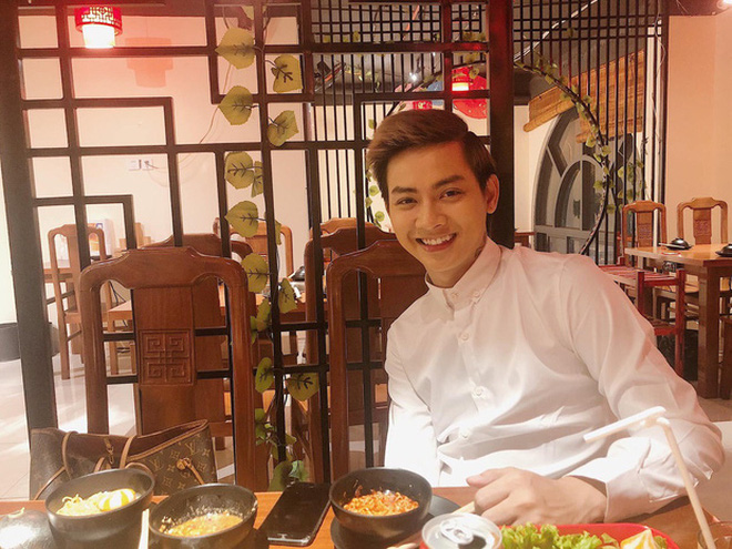 Hoài Lâm lại xuất hiện với vẻ ngoài phờ phạc, tiều tuỵ đến khó nhận ra: Vẻ điển trai phong độ nay còn đâu!-3