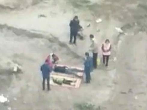 Nhảy từ cầu Sài Gòn xuống sông tự tử, nam thanh niên tự bơi rồi chới với kêu cứu-4