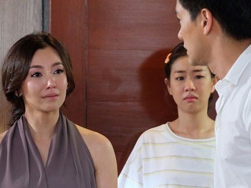 Đưa người tình đi du lịch cả tuần, định tung chiêu nịnh vợ, ai ngờ vừa tới cổng anh chồng tái mặt khi nghe hàng xóm thông báo: 