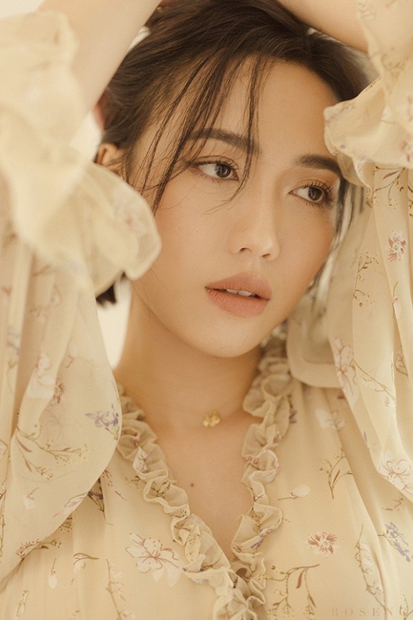 Hóa ra thánh lầy Diệu Nhi cũng có lúc đằm thắm, quyến rũ như thế này-10