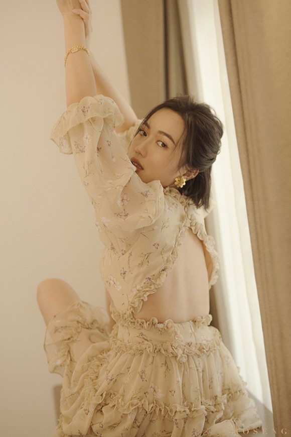 Hóa ra thánh lầy Diệu Nhi cũng có lúc đằm thắm, quyến rũ như thế này-11