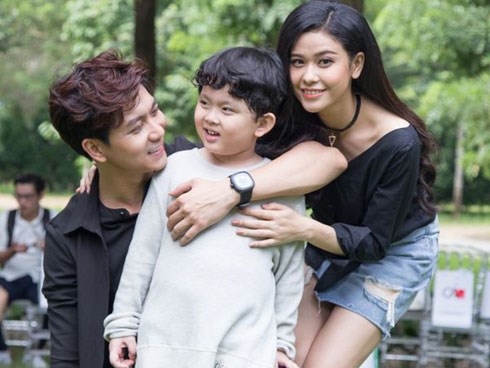 Con trai Tim - Trương Quỳnh Anh gây ngỡ ngàng với ngoại hình lớn khó tin, mới lên 8 đã cao ngang ngửa bố