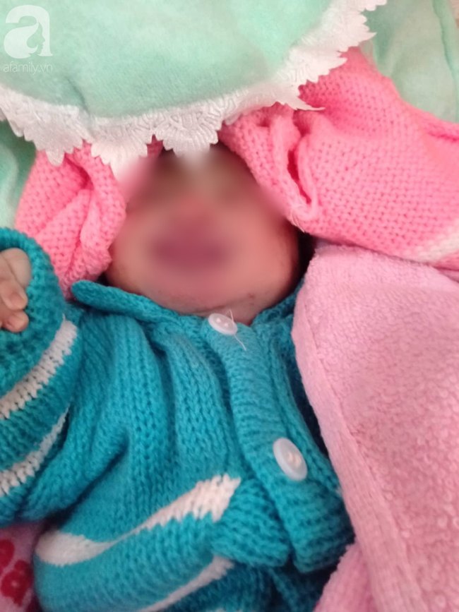 Bé gái Kon Tum nghi bị mẹ bỏ xuống hố phân sâu suy hô hấp, dạ dày còn máu và kiến cắn nhiều-1