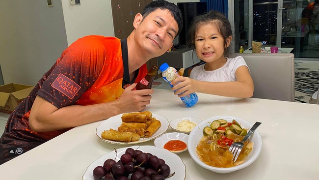 Con gái Huy Khánh nhiều lần bị chê thiếu ý tứ, hỗn hào nhưng nam diễn viên vẫn một mực bảo vệ, nghe lý do thì đầy thuyết phục-2