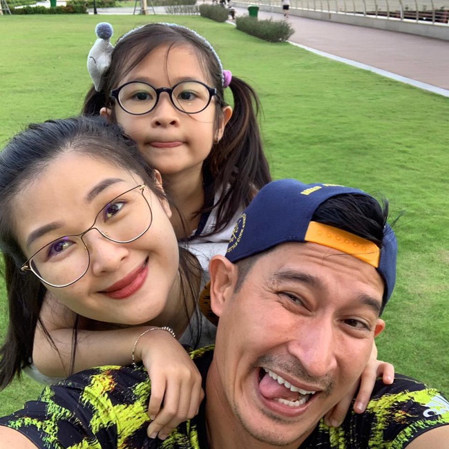 Con gái Huy Khánh nhiều lần bị chê thiếu ý tứ, hỗn hào nhưng nam diễn viên vẫn một mực bảo vệ, nghe lý do thì đầy thuyết phục-6