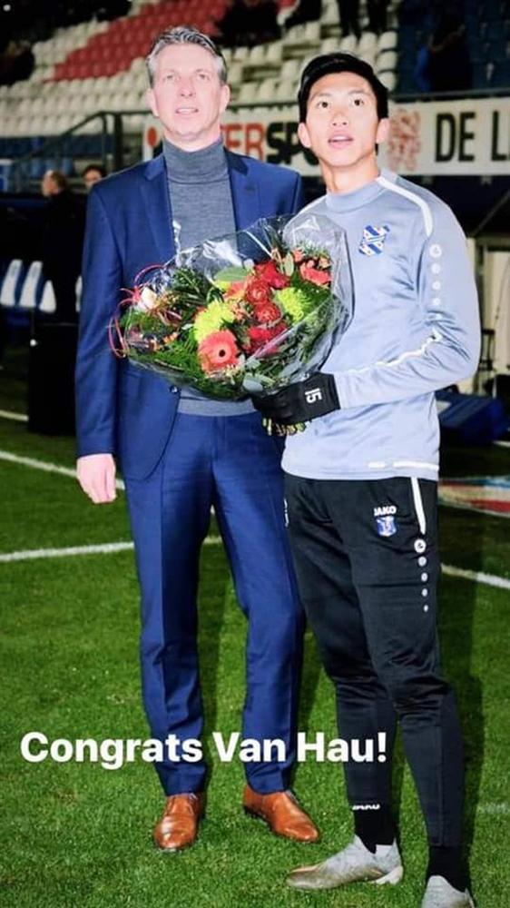 Lễ tôn vinh Văn Hậu: Đội bóng Hà Lan chiếu 2 bàn thắng của chàng trai Việt Nam ở chung kết SEA Games 30 cho khán giả theo dõi trên màn hình lớn-1