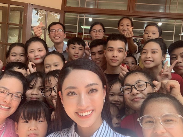 Nhan sắc Lương Thùy Linh thay đổi ra sao sau 4 tháng đăng quang?-6