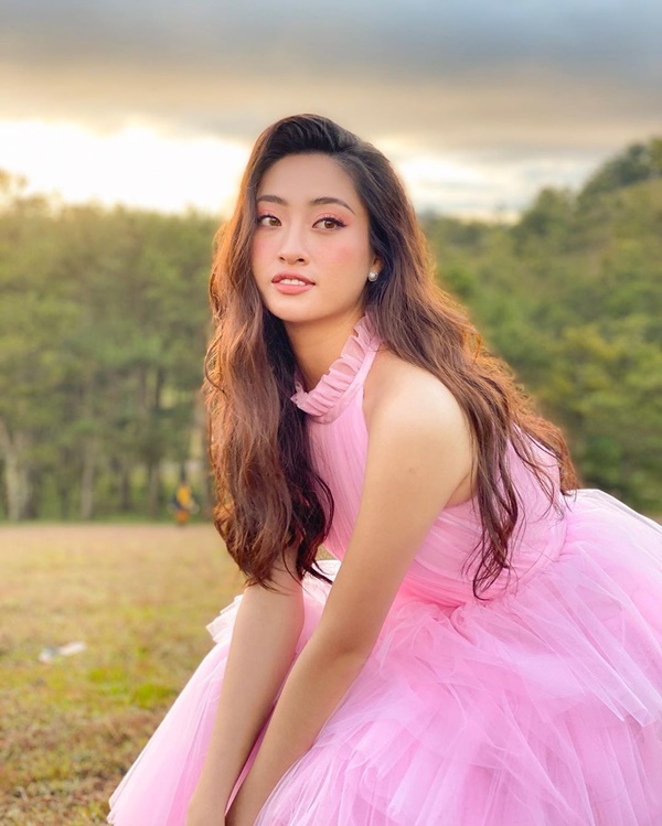 Nhan sắc Lương Thùy Linh thay đổi ra sao sau 4 tháng đăng quang?-9