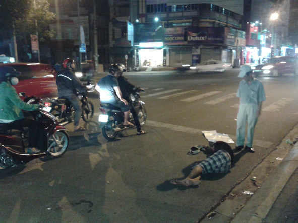 Thu nhập siêu khủng từ nghề ăn xin: Sốc với chiêu thức biến lành lặn thành tàn tật-3