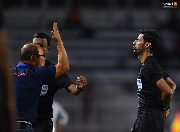 3 ngày sau khi phải nhận thẻ đỏ đầu tiên trong sự nghiệp, HLV Park Hang-seo thẳng thắn lên tiếng: Trọng tài giỏi sẽ không quyết định như thế-1