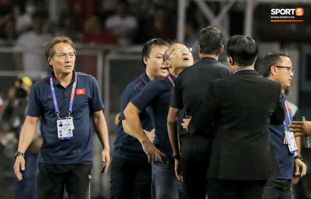 3 ngày sau khi phải nhận thẻ đỏ đầu tiên trong sự nghiệp, HLV Park Hang-seo thẳng thắn lên tiếng: Trọng tài giỏi sẽ không quyết định như thế-2