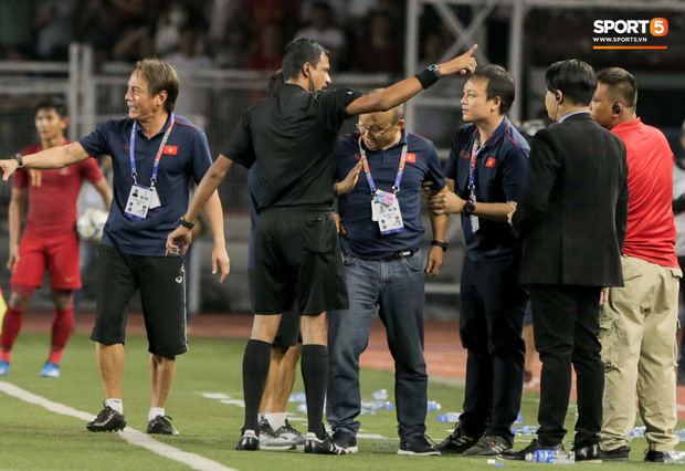 3 ngày sau khi phải nhận thẻ đỏ đầu tiên trong sự nghiệp, HLV Park Hang-seo thẳng thắn lên tiếng: Trọng tài giỏi sẽ không quyết định như thế-3