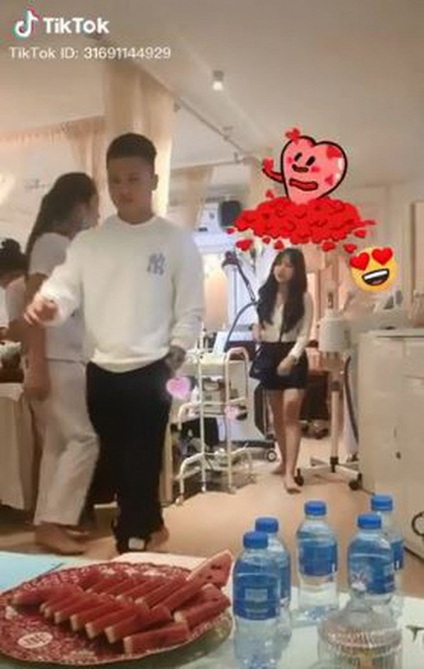 Quang Hải lộ loạt tin nhắn mùi mẫn với tình mới, bạn gái cũ Nhật Lê bất ngờ có dòng chia sẻ đầy ẩn ý-3