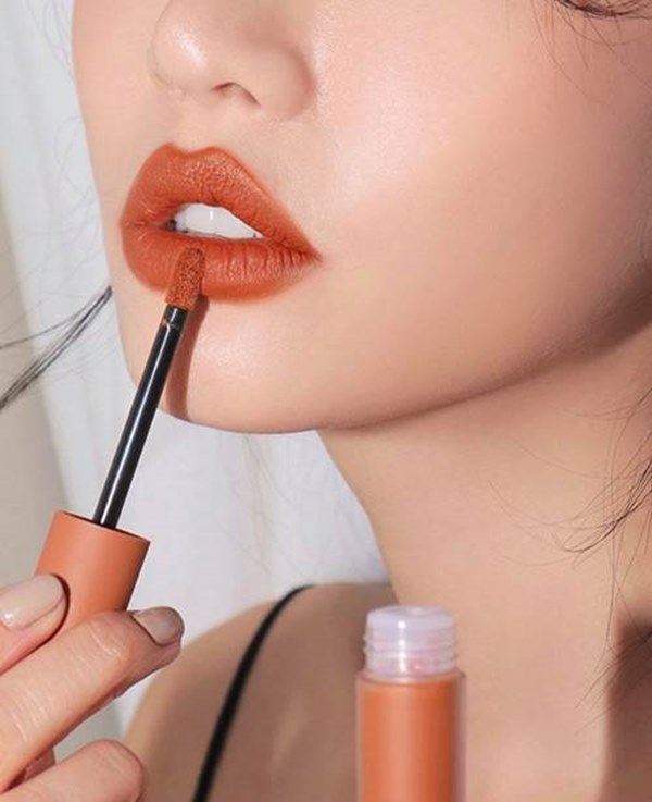 Mùa đông da tái nhợt, các nàng nên ưu tiên những màu son này cho gương mặt thêm bừng sáng-2
