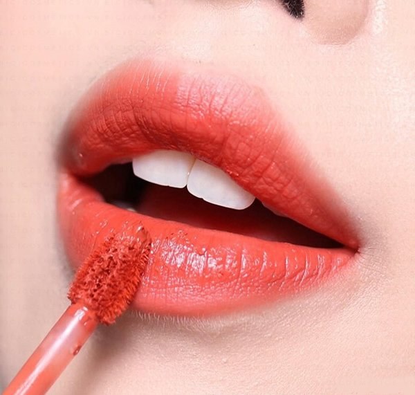 Mùa đông da tái nhợt, các nàng nên ưu tiên những màu son này cho gương mặt thêm bừng sáng-3