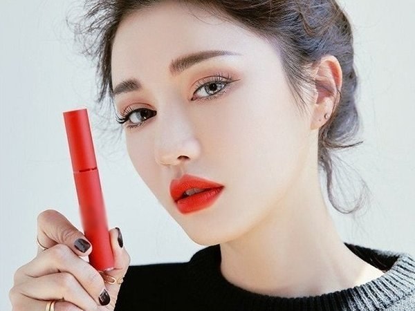 Mùa đông da tái nhợt, các nàng nên ưu tiên những màu son này cho gương mặt thêm bừng sáng-7