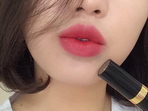 Mùa đông da tái nhợt, các nàng nên ưu tiên những màu son này cho gương mặt thêm bừng sáng