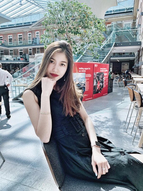 Dàn bạn gái cầu thủ Việt: Toàn con nhà trâm anh thế phiệt, xinh đẹp hơn người lại còn sở hữu học vấn siêu đỉnh-18