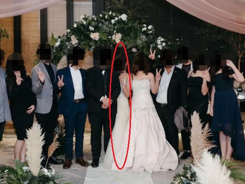 Hồn nhiên ngồi bóc những lớp da chân bẩn thỉu trên máy bay, người đàn ông bị dân mạng đề nghị phạt tù vì hành vi thiếu ý thức-2