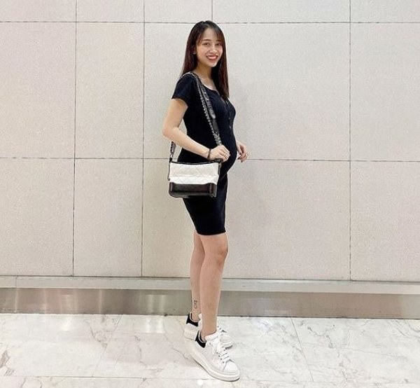 Con gái Minh Nhựa mặc bikini khoe bụng bầu, hút cả chục nghìn like vì quá xinh-1