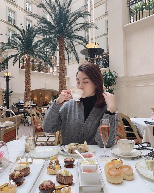 Không cần cầu kỳ cho mệt thân, HH Đỗ Mỹ Linh toàn diện đồ tối giản nhưng vẫn sang xịn khỏi bàn cãi-5