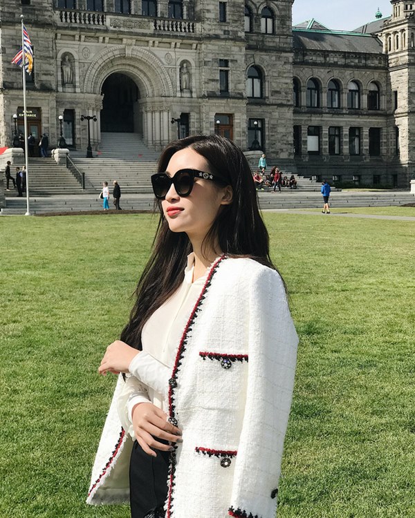 Không cần cầu kỳ cho mệt thân, HH Đỗ Mỹ Linh toàn diện đồ tối giản nhưng vẫn sang xịn khỏi bàn cãi-10