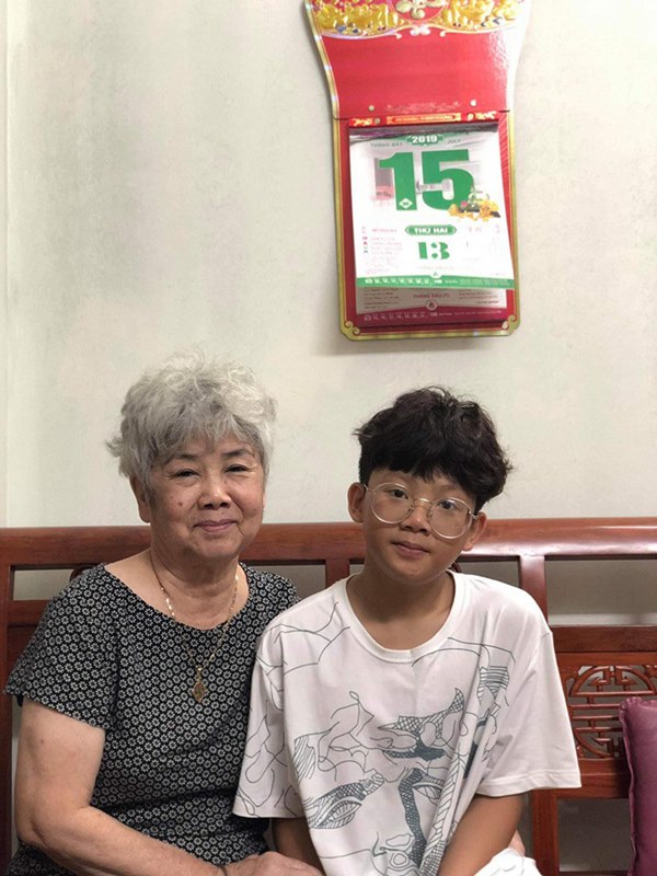 Bất ngờ với diện mạo mới nhất của chú lính chì Thiện Nhân 13 tuổi: Càng lớn càng giống bà ngoại nuôi, đẹp trai mũm mĩm-6