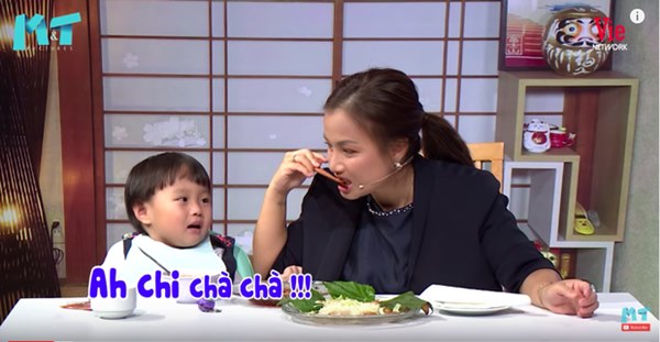 Quỳnh Trần JP réo tên Trấn Thành ngay trong lần đầu ăn thử đuông dừa trên truyền hình, loạt biểu cảm của bé Sa trước món này khiến fan cười ngất-13