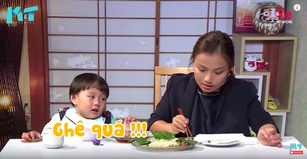 Quỳnh Trần JP réo tên Trấn Thành ngay trong lần đầu ăn thử đuông dừa trên truyền hình, loạt biểu cảm của bé Sa trước món này khiến fan cười ngất-16