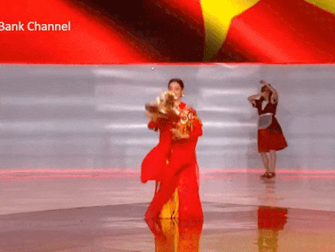 Màn múa rắn gây sốt giúp nhóm nhảy nhận 1 triệu USD-1