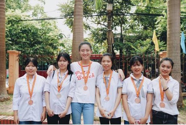 Bắn tiếng Anh đã là gì, nhìn bảng thành tích siêu khủng của Hoa hậu Lương Thùy Linh mà choáng-12