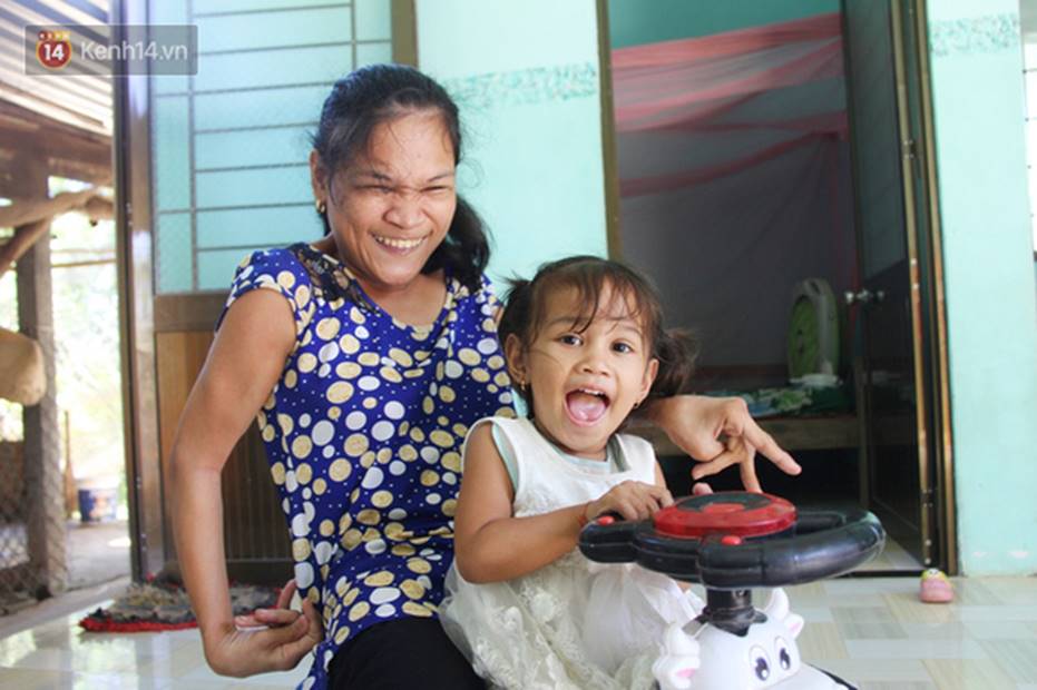 Cuộc sống đổi thay của người mẹ điên từng bị hiếp dâm đến sinh con ở Trà Vinh: Căn nhà nhỏ đã tràn ngập tiếng cười-1