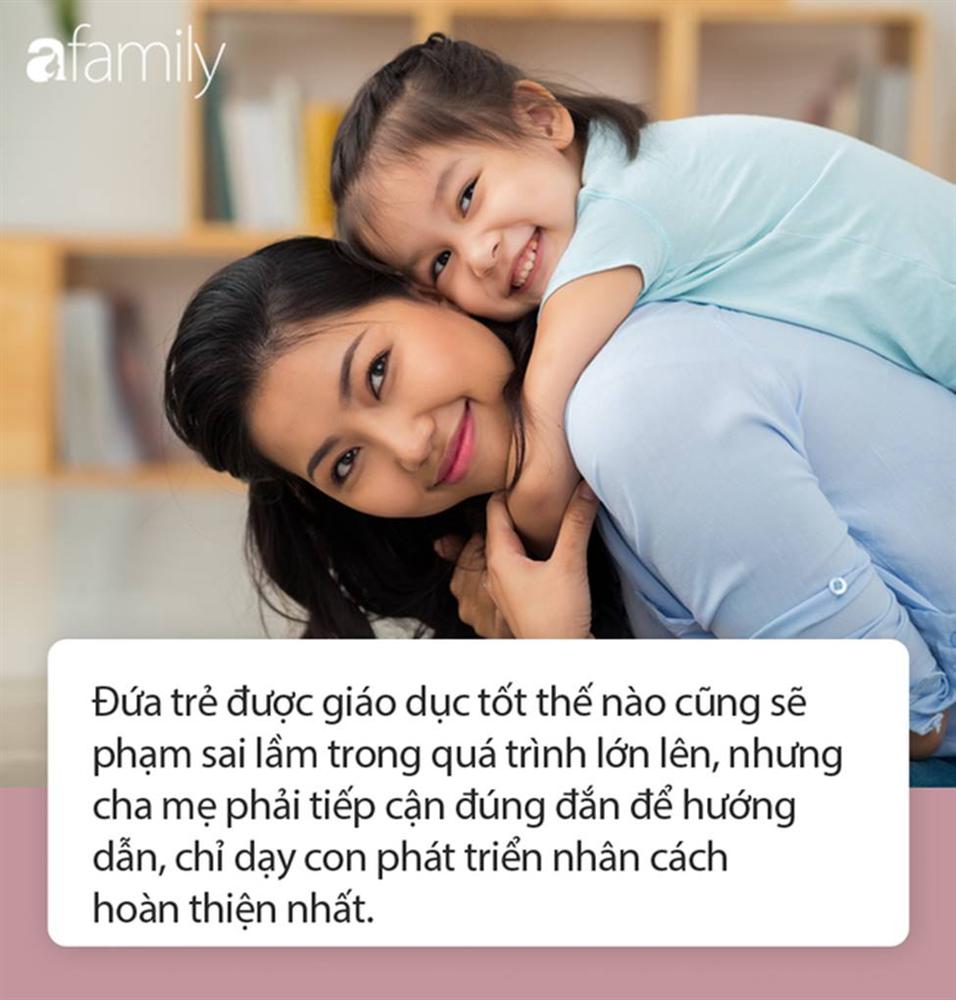 Được đi ăn buffet, con gái thích thú lấy đồ đầy đĩa nhưng lại bỏ dở, người mẹ đã có hành động khiến mọi người vỗ tay tán thưởng-3