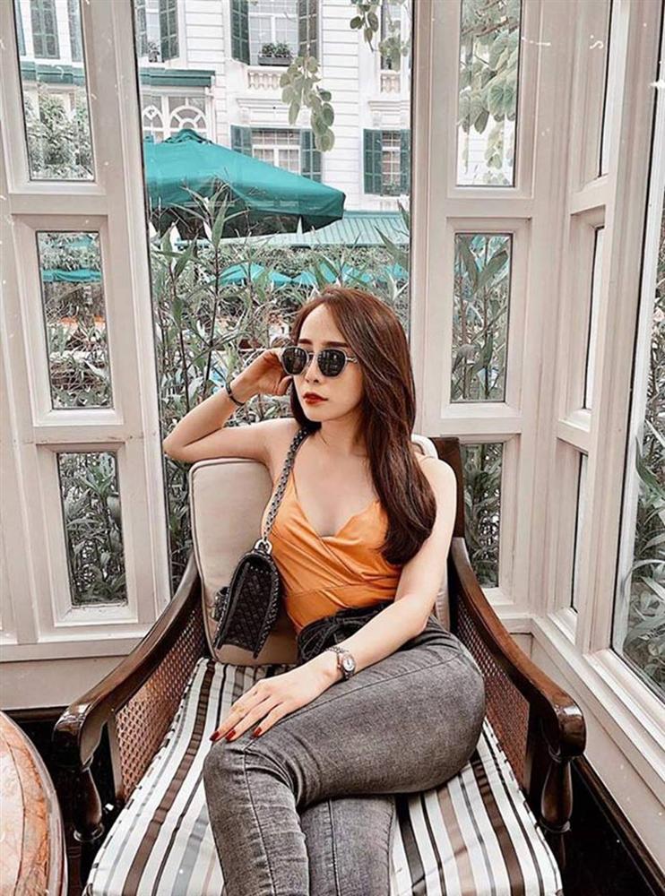 Quỳnh Nga giờ tự tin mặc đồ phô trương cơ thể-16