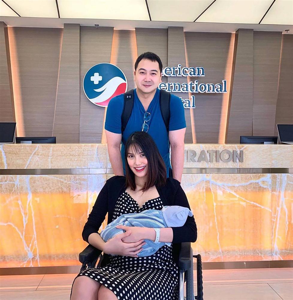 Có mẹ bỉm sữa nào được như Lan Khuê: Khi bầu bí thì thon gọn như không có gì, vừa sinh xong được vài ngày đã diện vừa in váy áo cũ-3