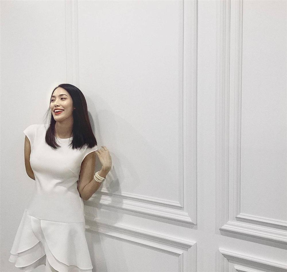 Có mẹ bỉm sữa nào được như Lan Khuê: Khi bầu bí thì thon gọn như không có gì, vừa sinh xong được vài ngày đã diện vừa in váy áo cũ-5