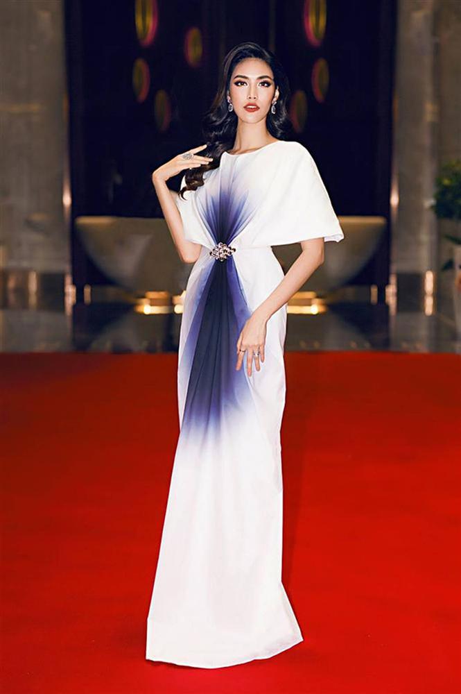 Có mẹ bỉm sữa nào được như Lan Khuê: Khi bầu bí thì thon gọn như không có gì, vừa sinh xong được vài ngày đã diện vừa in váy áo cũ-8