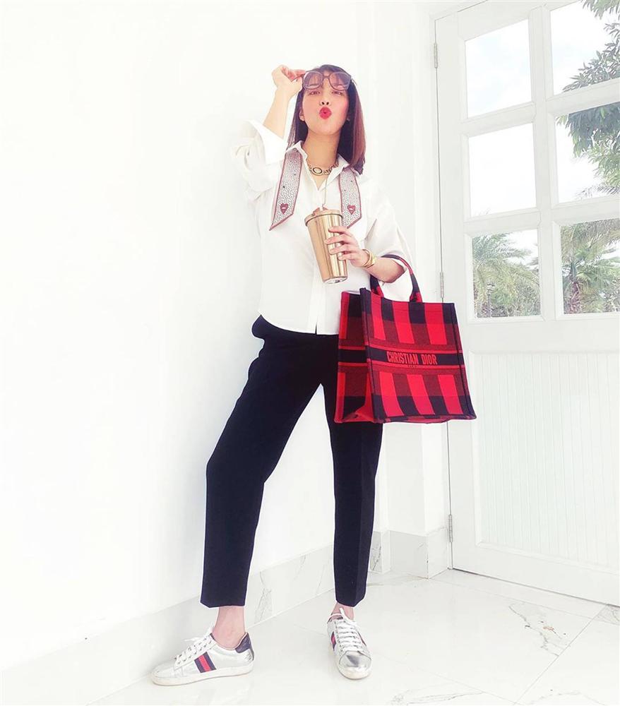 Có mẹ bỉm sữa nào được như Lan Khuê: Khi bầu bí thì thon gọn như không có gì, vừa sinh xong được vài ngày đã diện vừa in váy áo cũ-9