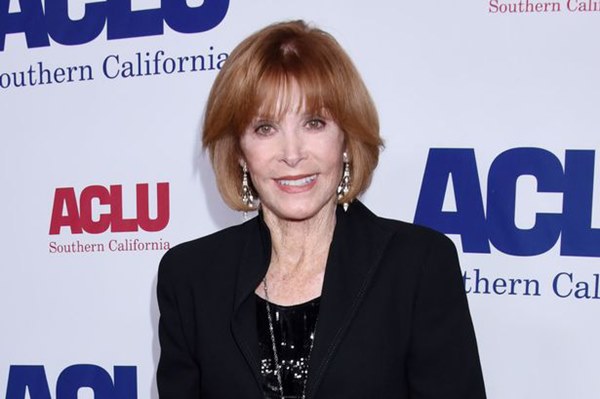 Meghan Markle bất ngờ bị cáo buộc biến gia đình nhà chồng thành chương trình truyền hình cá nhân, Hoàng tử Harry là kẻ ngốc-1