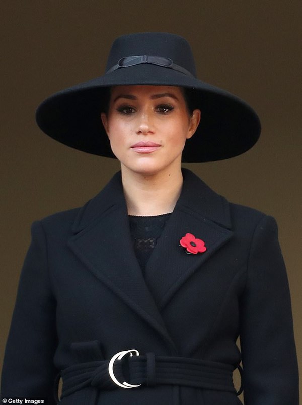 Meghan Markle bất ngờ bị cáo buộc biến gia đình nhà chồng thành chương trình truyền hình cá nhân, Hoàng tử Harry là kẻ ngốc-2