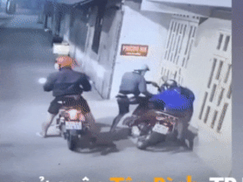 2 kẻ táo tợn cướp xe máy phụ nữ trên đường Sài Gòn đã bị bắt-2