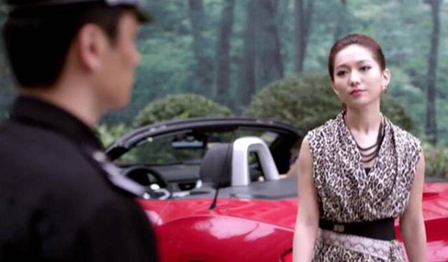 Vừa lên chức chồng liền về ép vợ ly hôn, ngờ đâu lúc rời khỏi tòa cô lại được siêu xe tới đón, danh tính vị đại gia ấy mới thật sự làm anh bủn rủn-2