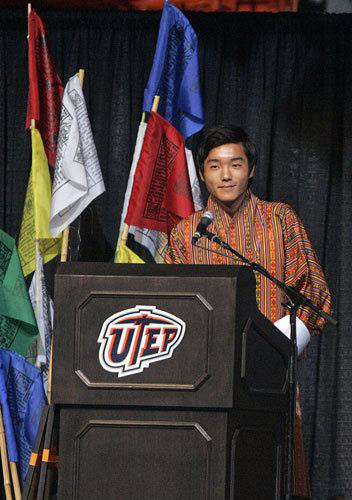 Hóa ra Bhutan lại có Hoàng tử cực phẩm như thế này, văn võ song toàn cùng ngoại hình nổi bật-2