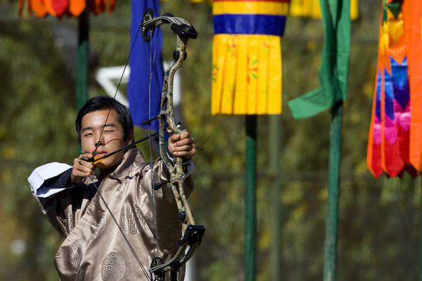 Hóa ra Bhutan lại có Hoàng tử cực phẩm như thế này, văn võ song toàn cùng ngoại hình nổi bật-4